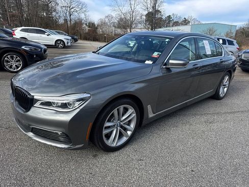Used 2018 BMW 750i xDrive image 3