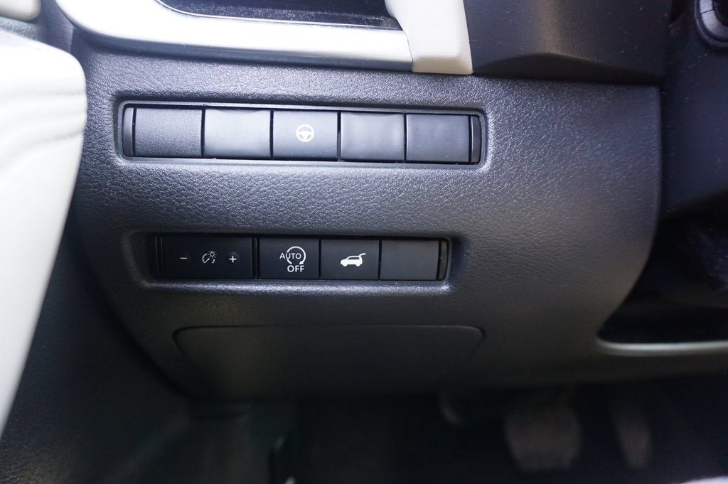 Used 2023 Nissan Rogue SL w/ SL Premium Package FWD image 5