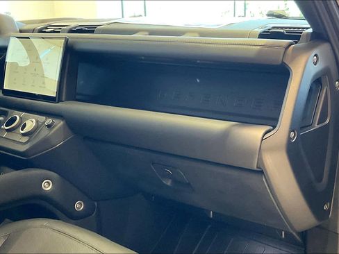 New 2024 Land Rover Defender 90 V8 image 27