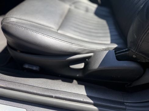 Used 2005 Ford Thunderbird RWD image 12