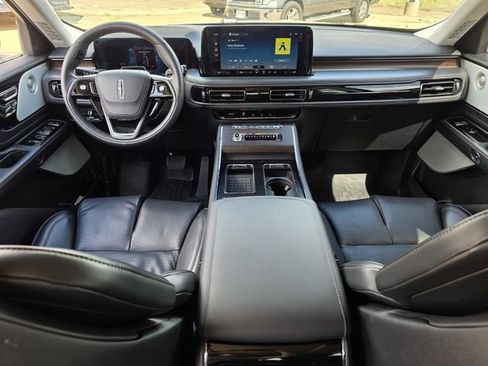 Used 2025 Lincoln Aviator Reserve w/ Luxury Package image 8