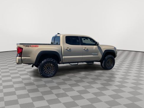 Used 2018 Toyota Tacoma TRD Off-Road w/ Technology Package AWD/4WD image 7