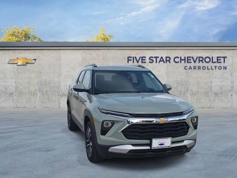 Used 2026 Chevrolet TrailBlazer LT FWD image 2