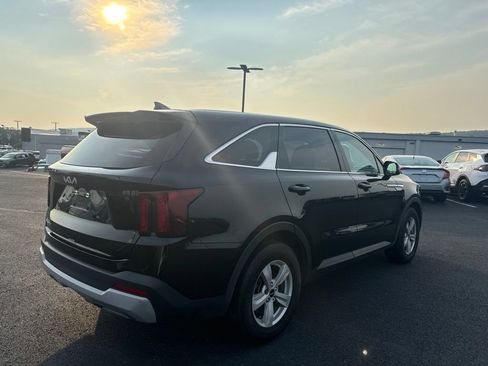 Certified 2025 Kia Sorento LX FWD image 2