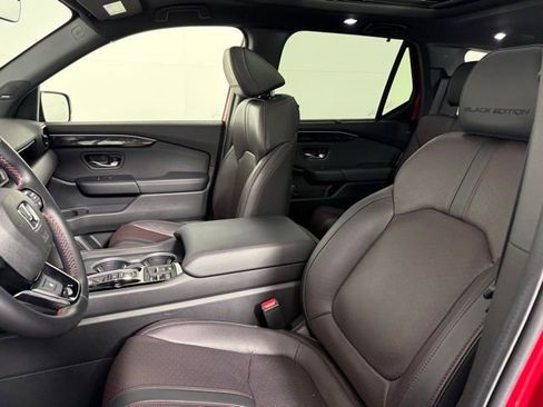 Used 2025 Honda Pilot Black Edition image 31