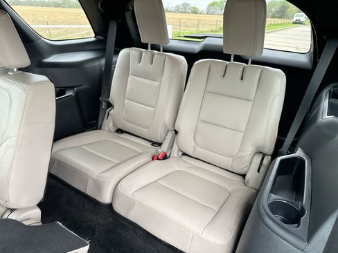 Used 2018 Ford Explorer Limited image 22