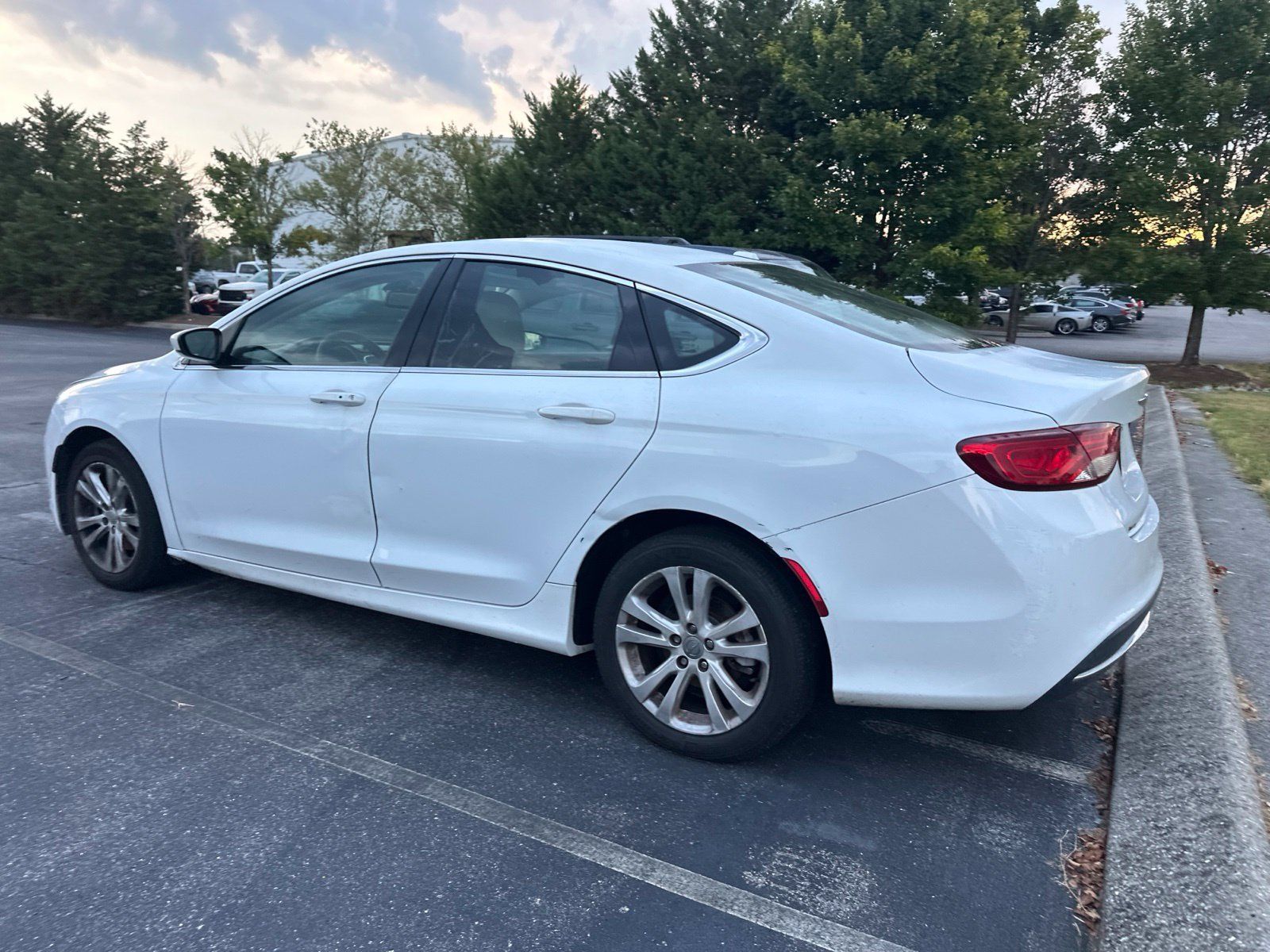 Used 2016 Chrysler 200 Limited w/ Convenience Group FWD image 5