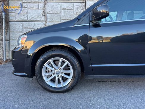 Used 2020 Dodge Grand Caravan SXT image 9