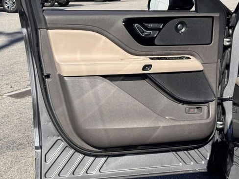 Used 2023 Lincoln Aviator Reserve w/ Equipment Group 201A image 16