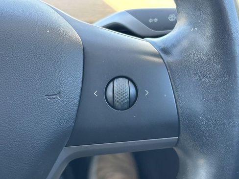 Used 2023 Tesla Model 3 Standard Range image 31