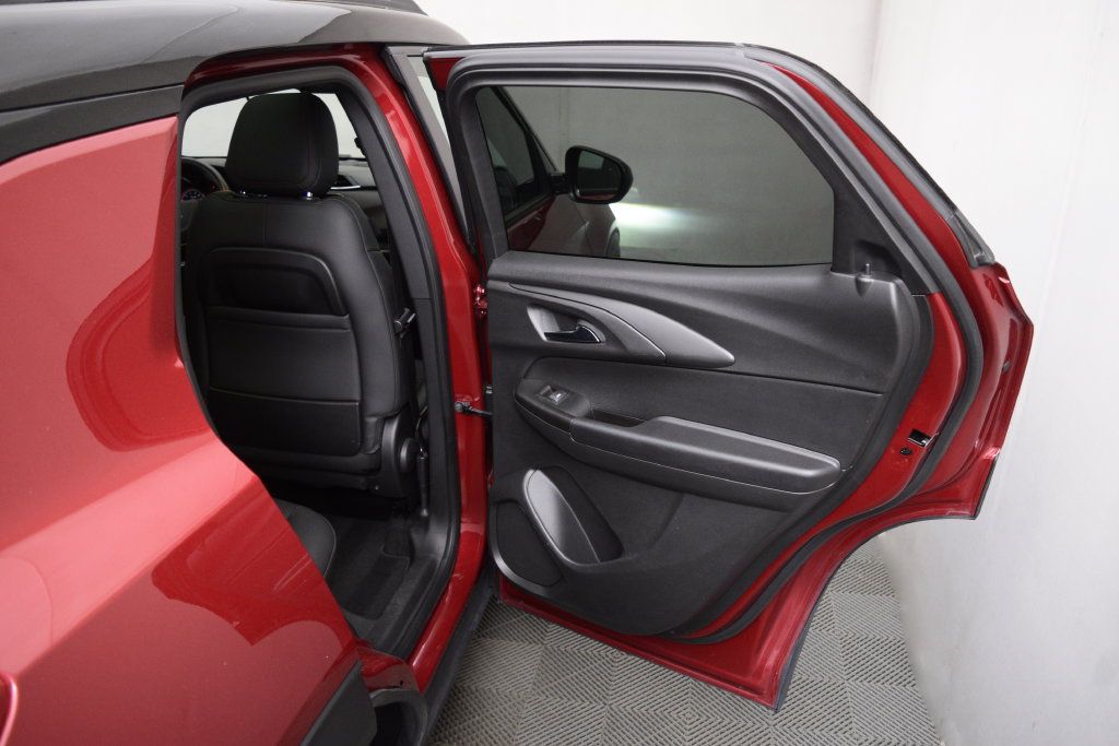 Used 2021 Chevrolet TrailBlazer RS w/ Sun and Liftgate Package AWD/4WD image 14