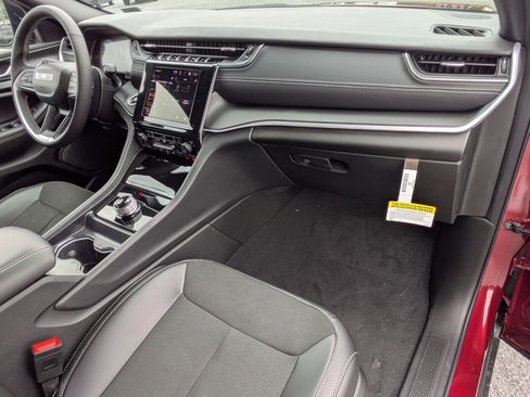 New 2025 Jeep Grand Cherokee L Altitude image 34