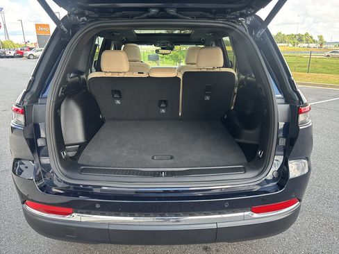 Used 2024 Jeep Grand Cherokee Limited RWD image 9