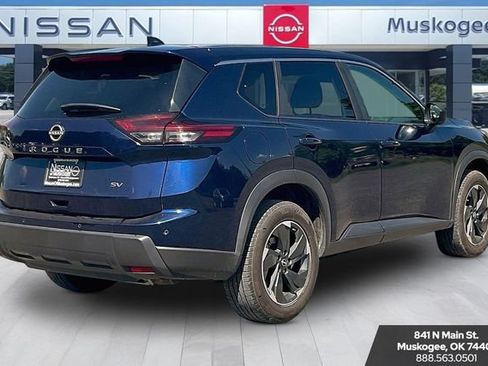 Used 2024 Nissan Rogue SV FWD image 5
