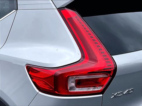 Used 2023 Volvo XC40 B5 Ultimate AWD/4WD image 32
