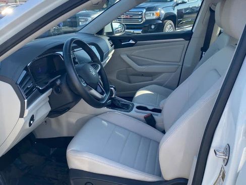 Used 2024 Volkswagen Jetta SE image 13