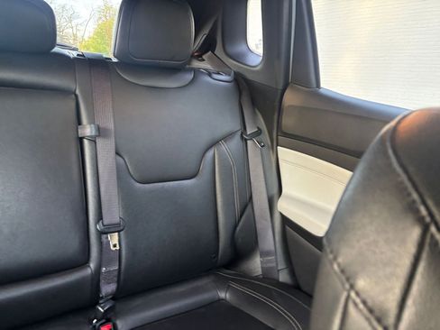 Used 2025 Jeep Compass Limited image 36