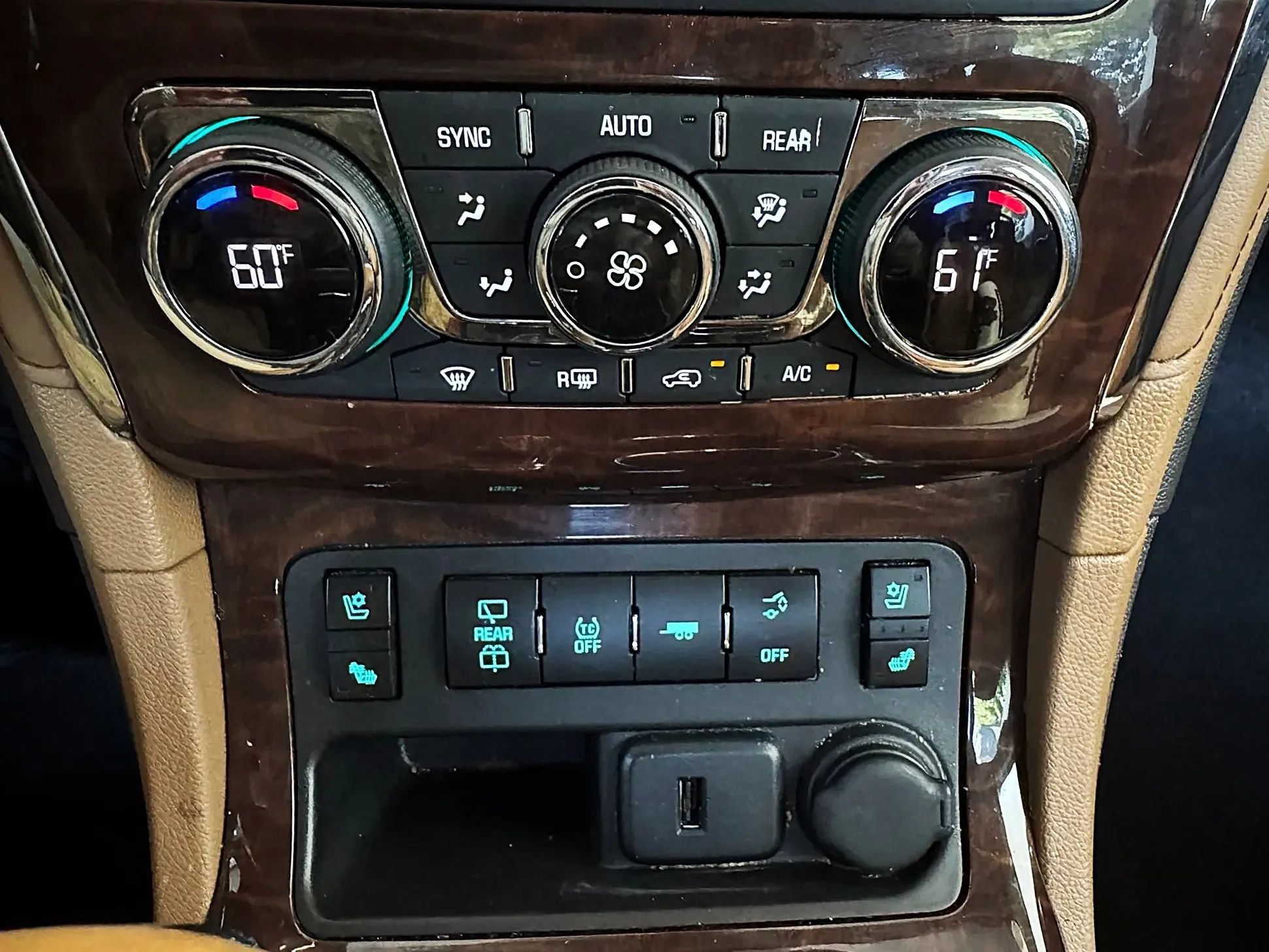 Used 2016 Buick Enclave Premium w/ Experience Buick Package FWD image 24