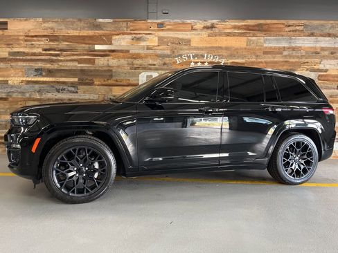 Used 2023 Jeep Grand Cherokee Summit image 14