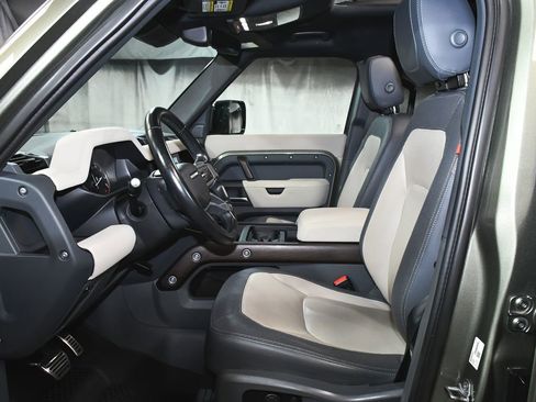 Used 2023 Land Rover Defender 110 X-Dynamic SE image 46