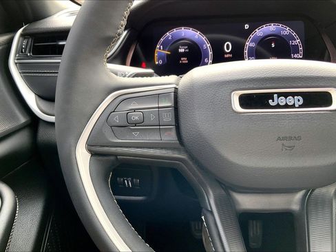 Used 2023 Jeep Grand Cherokee Altitude image 21
