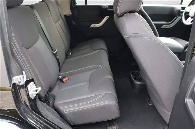 Used 2016 Jeep Wrangler Unlimited Sahara w/ Connectivity Group AWD/4WD image 25