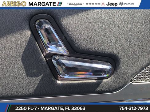 Used 2024 BMW 740i RWD image 20