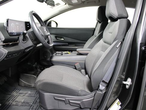 Used 2024 Nissan Ariya FWD image 25