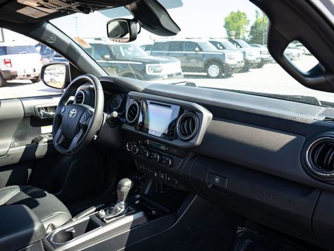 Used 2019 Toyota Tacoma TRD Off-Road AWD/4WD image 21