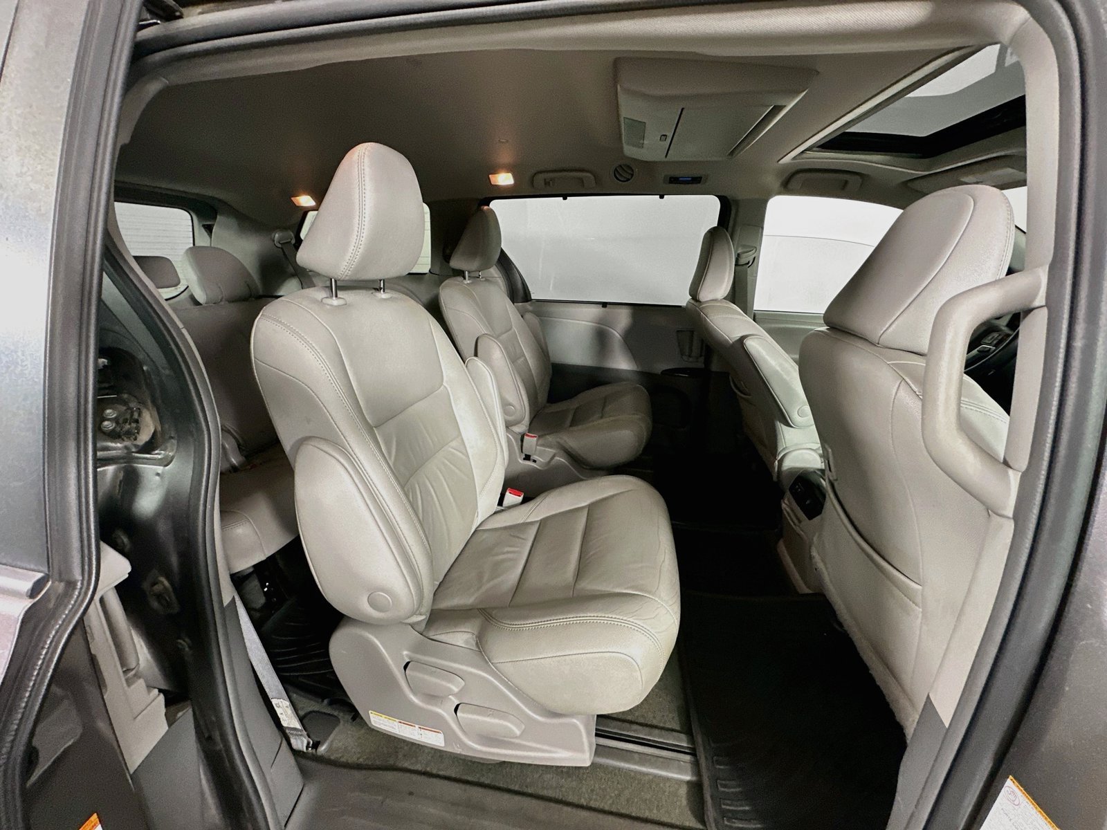 Used 2018 Toyota Sienna XLE Premium AWD/4WD image 29