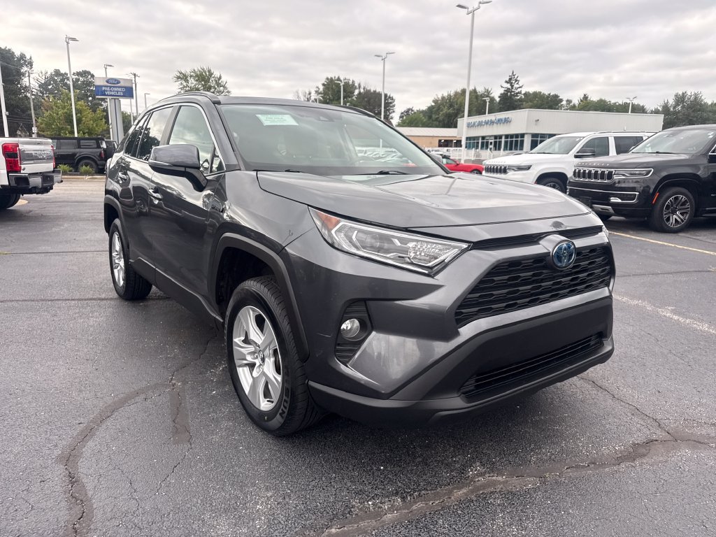 Used 2020 Toyota RAV4 XLE w/ Convenience Package AWD/4WD image 4