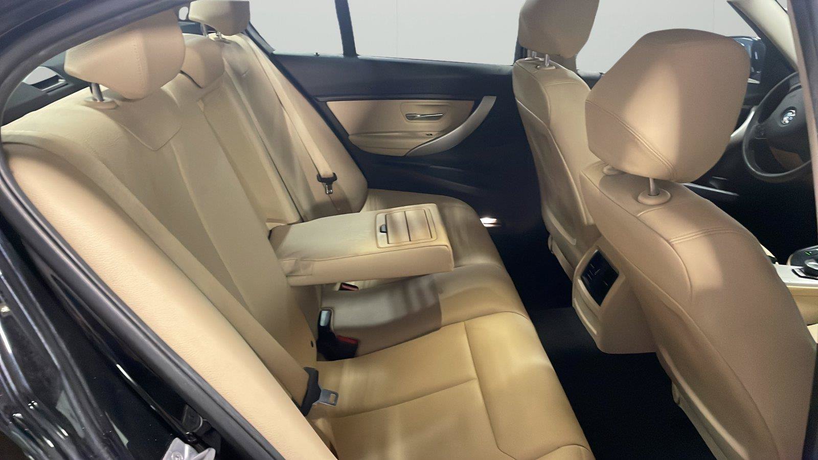 Used 2017 BMW 320i Sedan RWD image 13