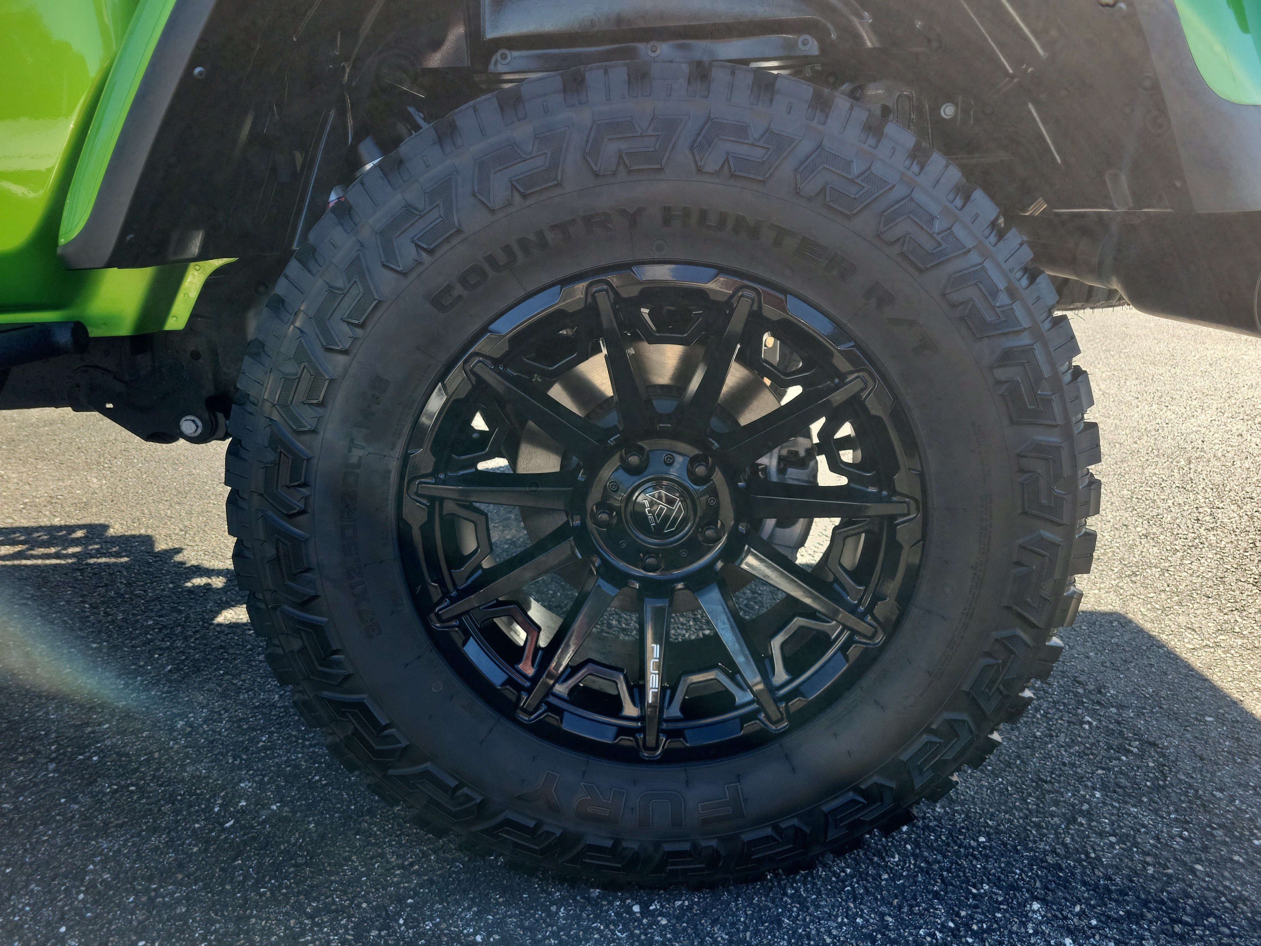 Used 2025 Jeep Gladiator Mojave w/ Safety Group AWD/4WD image 7