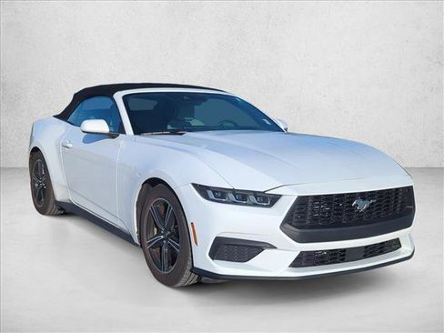 Used 2024 Ford Mustang Convertible image 3
