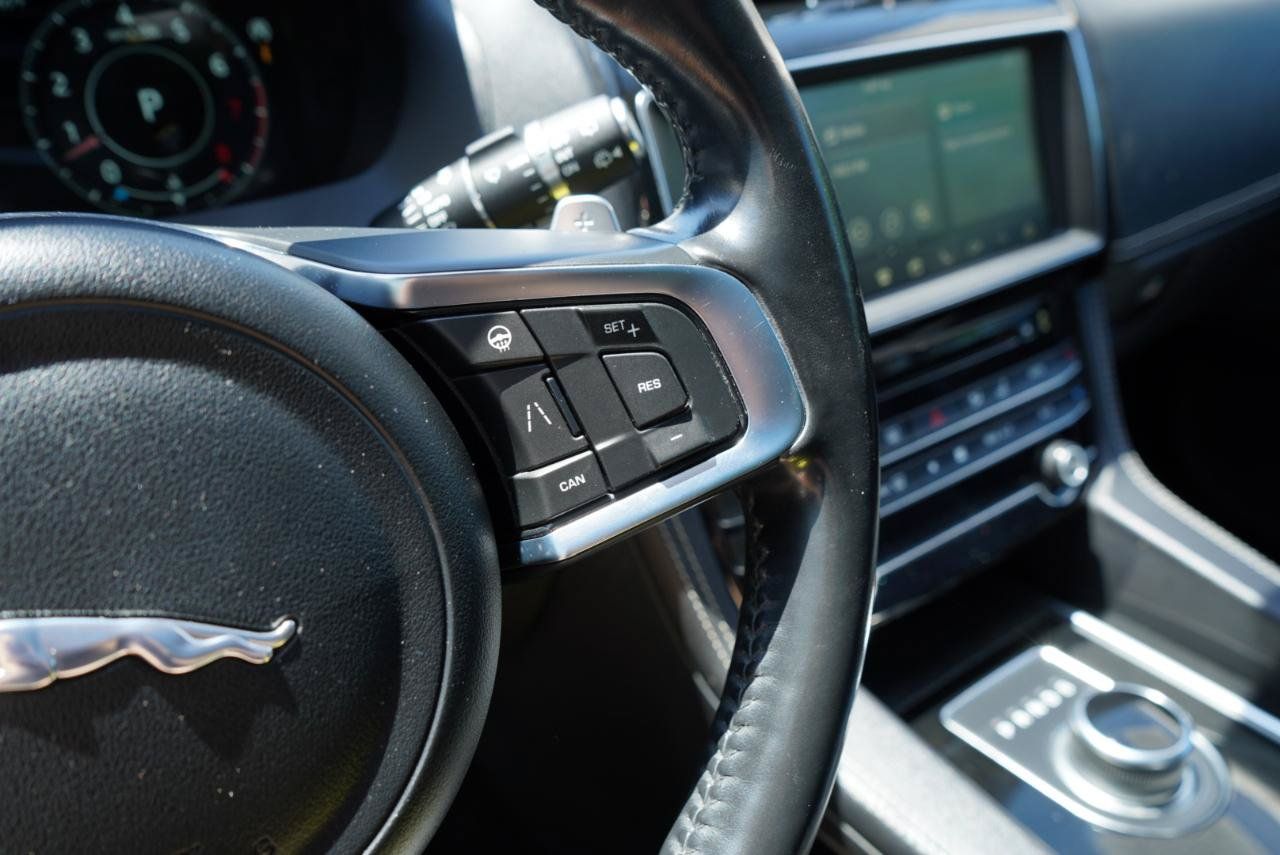 Used 2020 Jaguar F-PACE R-Sport AWD/4WD image 28