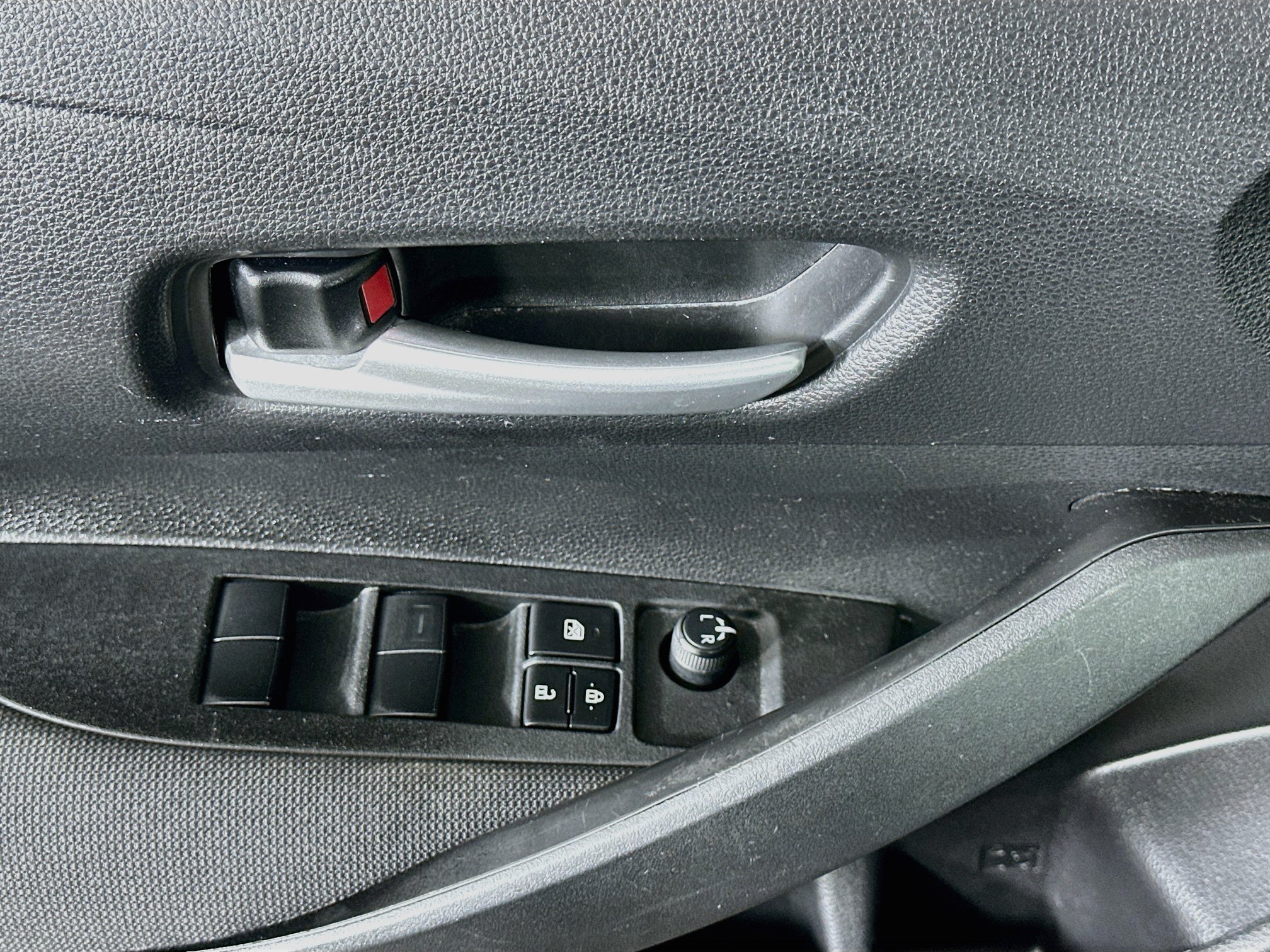 Used 2021 Toyota Corolla LE FWD image 15