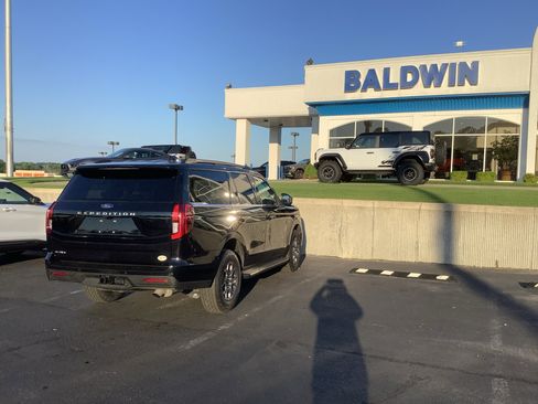 Used 2025 Ford Expedition Active AWD/4WD image 7