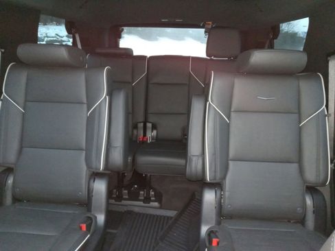 Used 2022 Cadillac Escalade Premium Luxury image 20