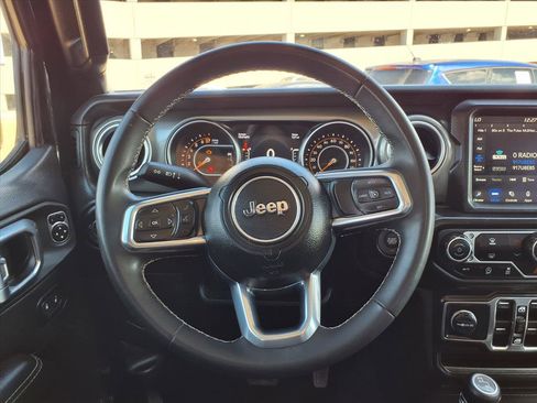 Used 2023 Jeep Gladiator Overland image 12