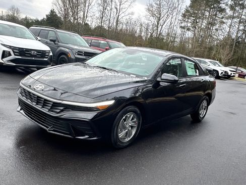 New 2026 Hyundai Elantra SE image 2