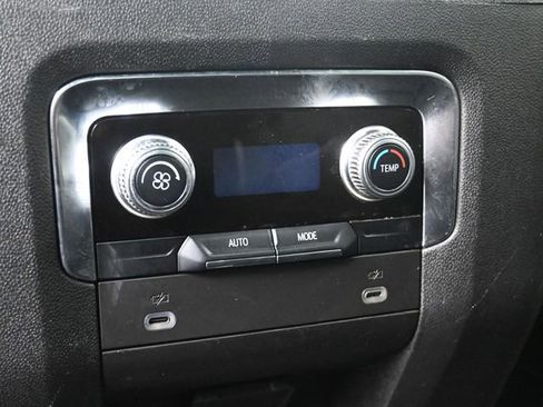 Used 2024 GMC Yukon SLT image 23