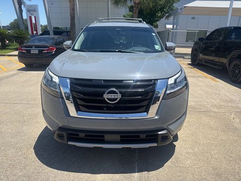 Used 2023 Nissan Pathfinder Platinum FWD image 1