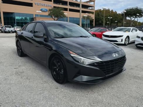 Used 2021 Hyundai Elantra SEL w/ Convenience Package image 3