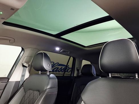 Used 2024 Volkswagen Atlas SEL Premium R-Line image 16