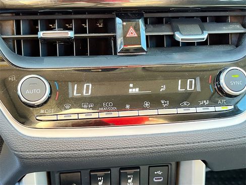 Used 2024 Toyota Corolla Cross XLE image 16