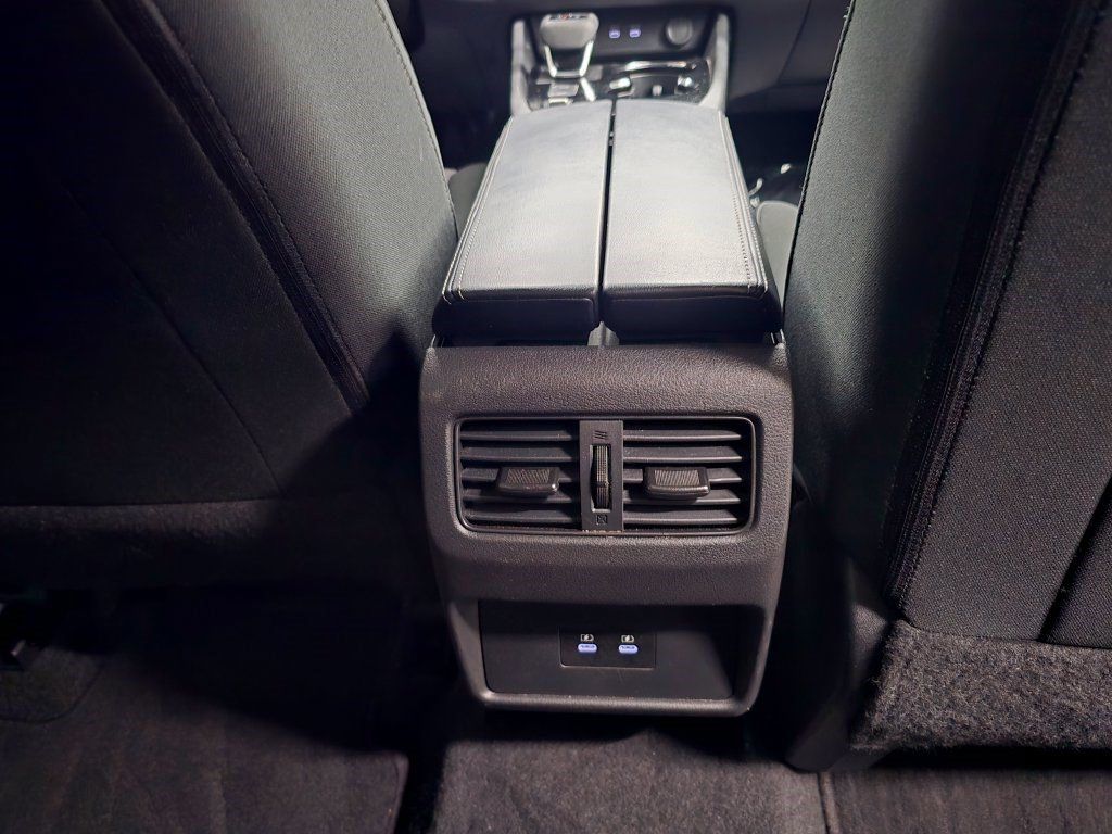 Used 2025 Nissan Rogue SV FWD image 32