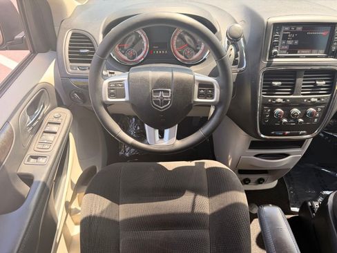 Used 2017 Dodge Grand Caravan SE w/ Power Window Group FWD image 17