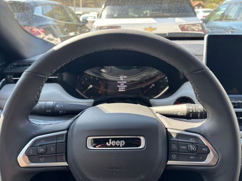 Used 2025 Jeep Compass Limited AWD/4WD image 29