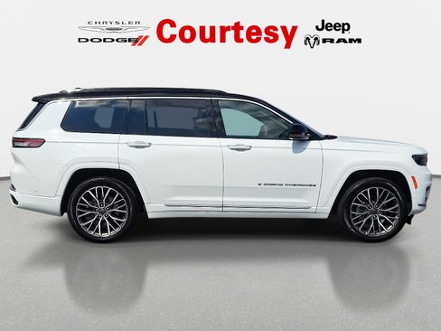 Certified 2025 Jeep Grand Cherokee L Summit AWD/4WD image 9