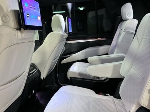 Used 2026 Cadillac Escalade Platinum Sport w/ LPO, ONYX Package image 15